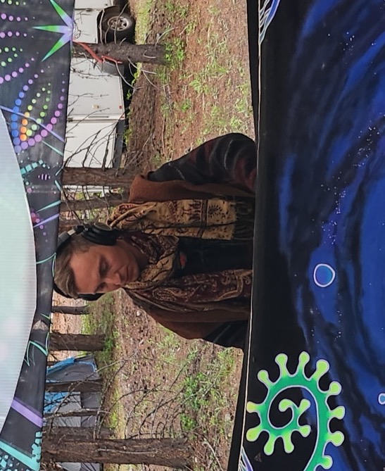 RÚN performing at D6 Festival