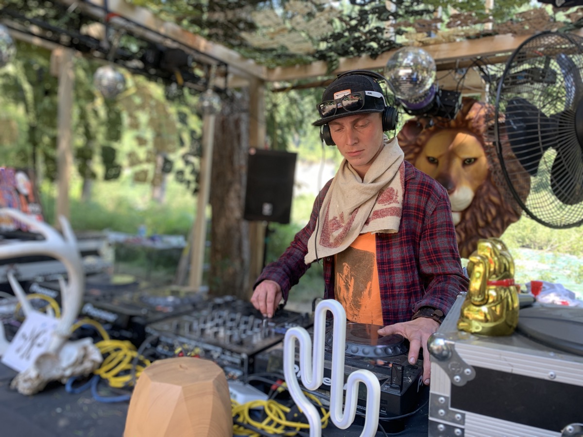 RÚN at Paradise Valley by Vantek